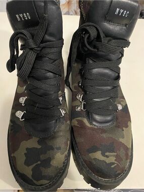 Women’s Steve Madden Green Camouflage Lace Up Hiking Boots Size 8M Used